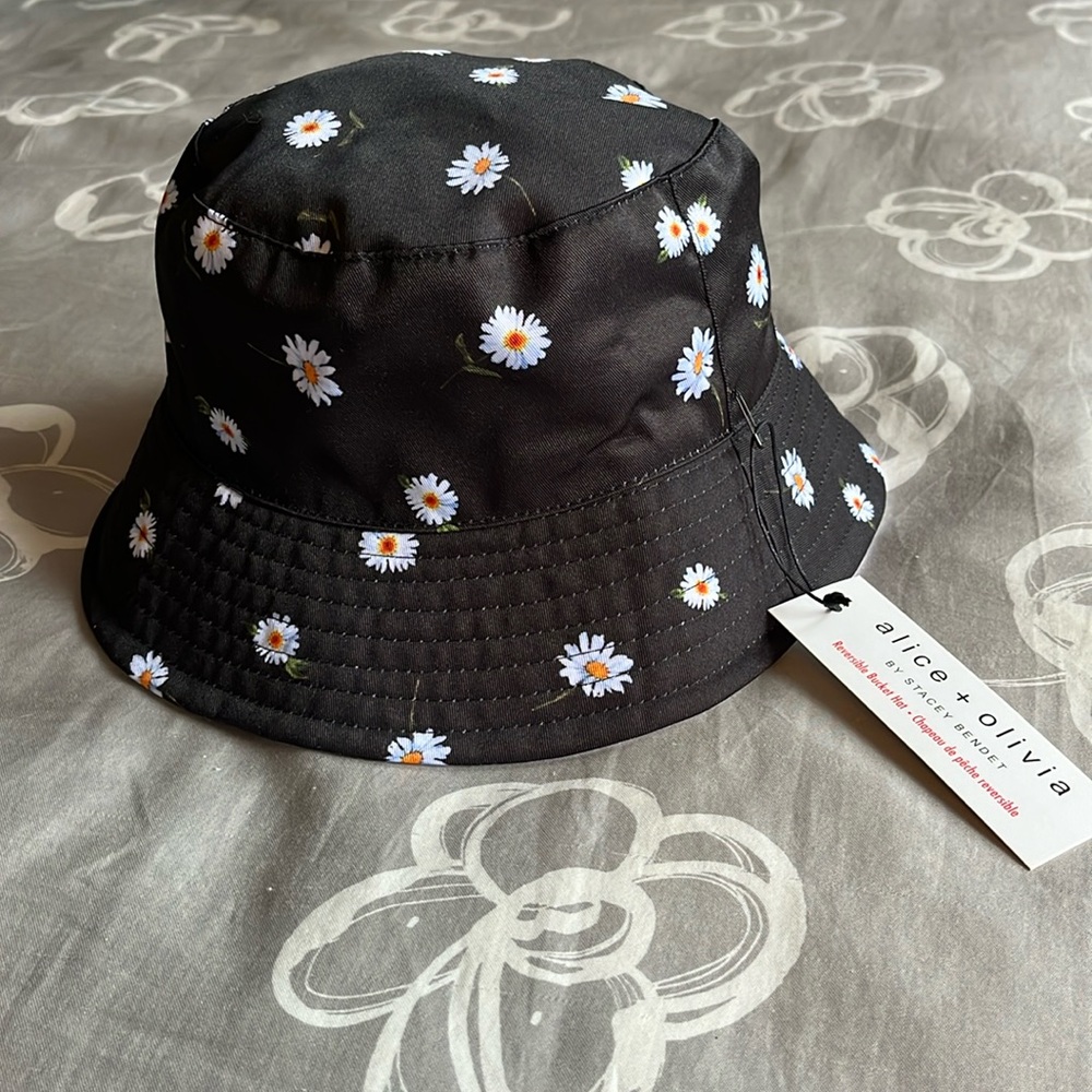 Alice + Olive Reversible Bucket Hat NWT